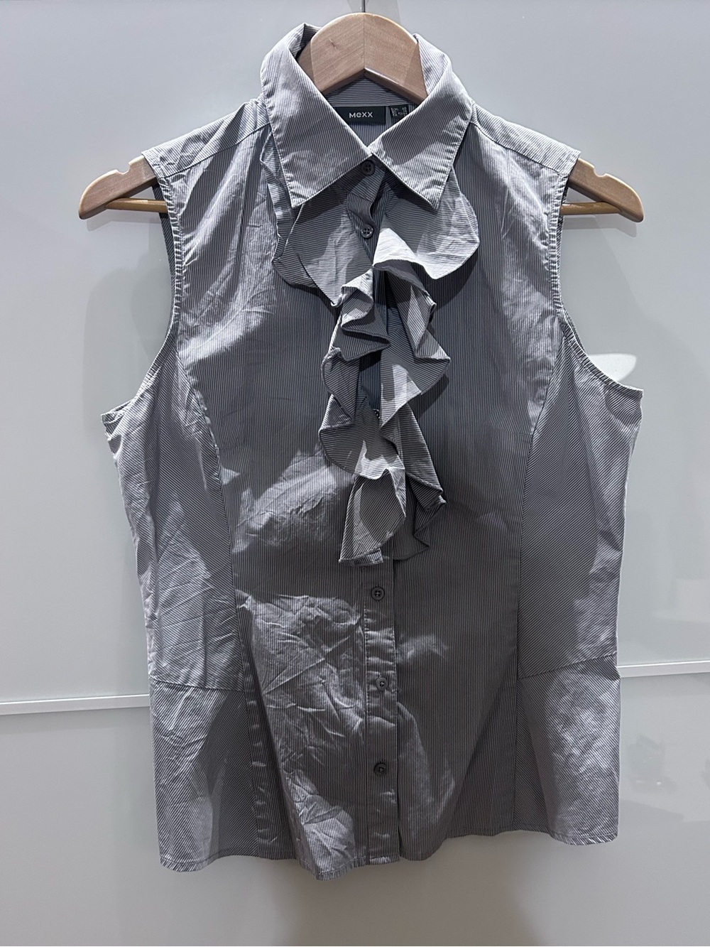Mexx Pinstripe Ruffled Sleeveless Button-Front Top in Light Gray